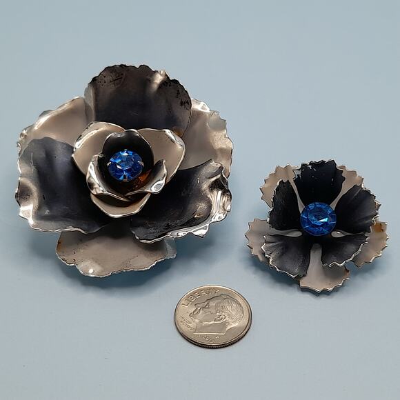 Vintage Coro Flower Brooch, Silver Tone Metal, Blue Rhinestone, Single Earring - Picture 8 of 10